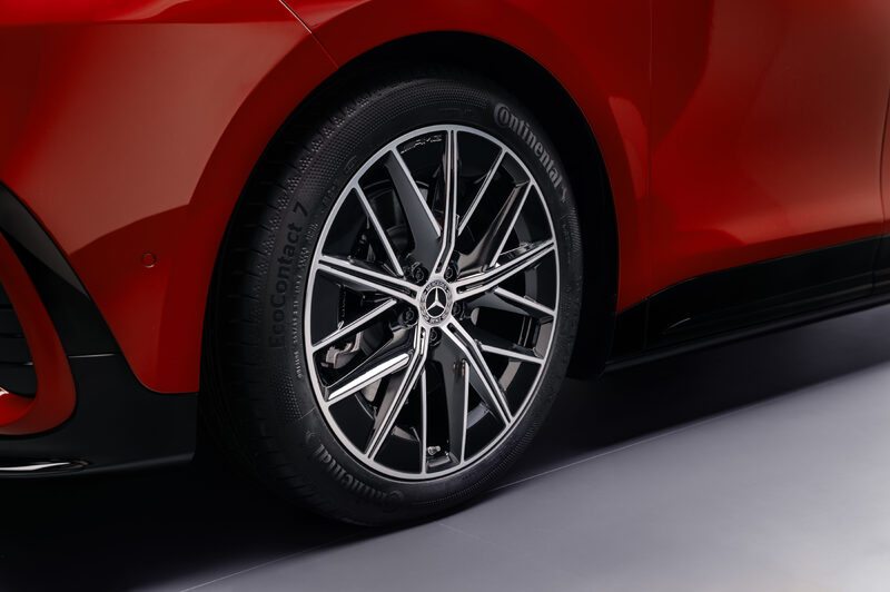 2027 Mercedes-Benz VLE MPV Multi-Spoke Alloy Wheel Detail in Red