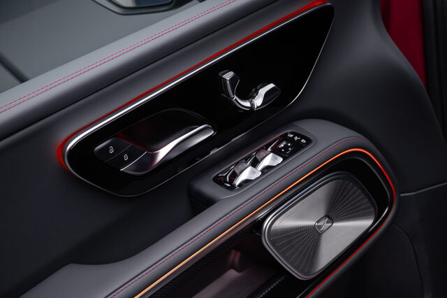2027 Mercedes-Benz VLE MPV Driver Door Panel With Burmester Speaker