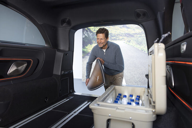 2027 Mercedes-Benz VLE MPV Cargo Area Loading with Surfboard Wide View