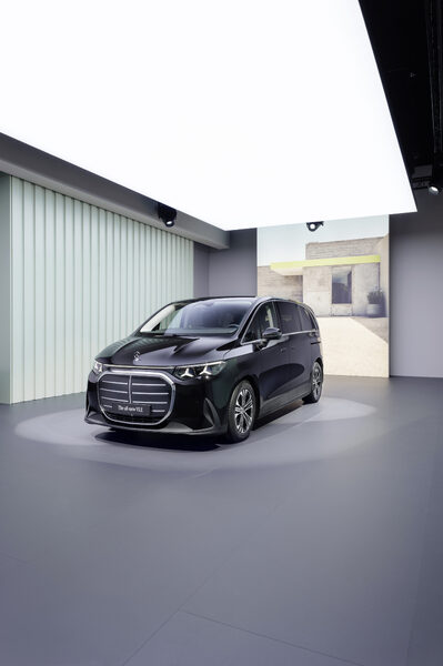 2027 Mercedes-Benz VLE MPV Front Three-Quarter View in Black