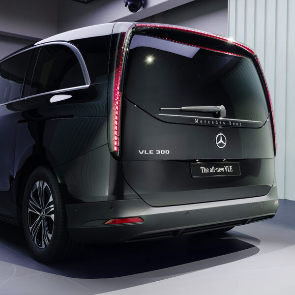 2027 Mercedes-Benz VLE MPV Rear View with Full-Width LED Light Bar in Black