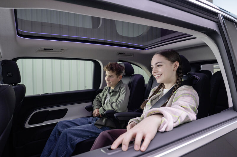 2027 Mercedes-Benz VLE MPV Third-Row Seating with Panoramic Roof