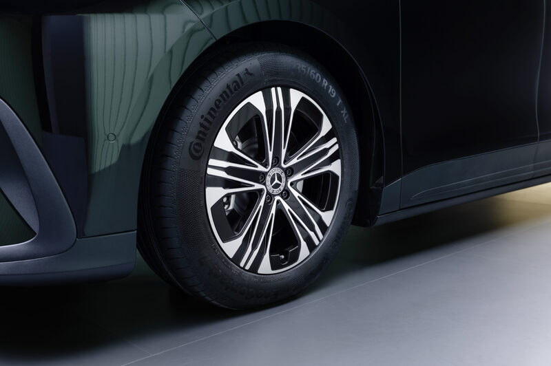 2027 Mercedes-Benz VLE MPV 19-Inch Alloy Wheel and Continental Tire Detail