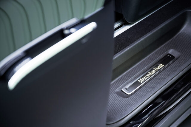 2027 Mercedes-Benz VLE MPV Illuminated Door Sill Plate