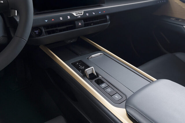 Lexus_ES500e_Luxury_013-1500x1000.jpg