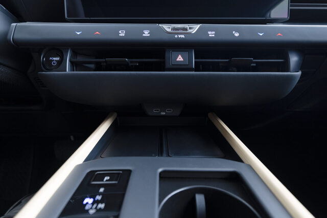 Lexus_ES500e_Luxury_014-1500x1000.jpg