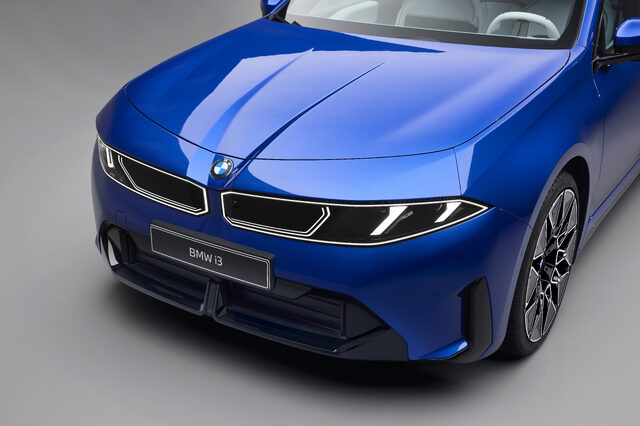 2027 BMW i3 Sedan Front End with Neue Klasse Headlights
