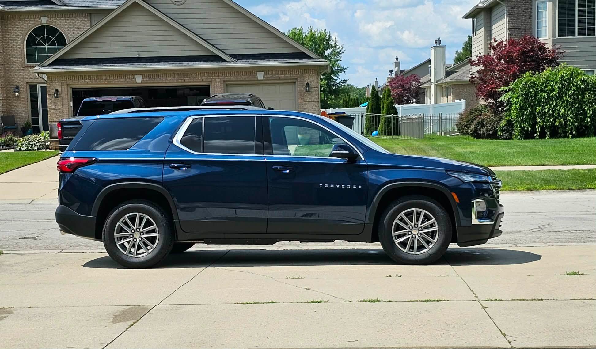 More information about "2023 Chevy Traverse LT"