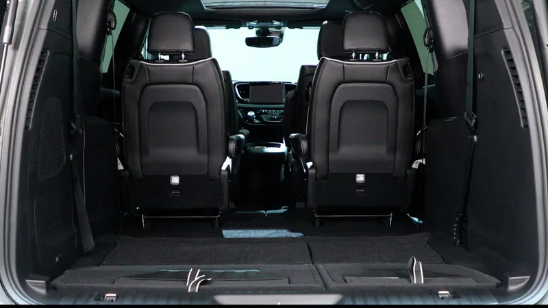 2027 Chrylser Pacifica-08.webp