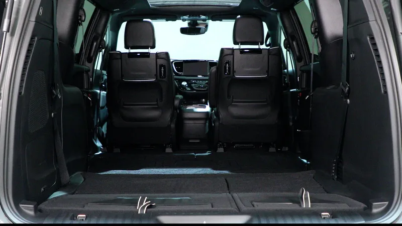 2027 Chrylser Pacifica-09.webp