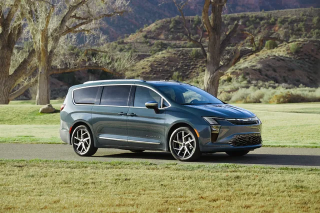 2027 Chrylser Pacifica-16.webp