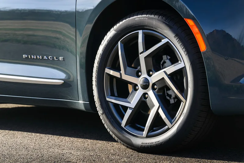 2027 Chrylser Pacifica-17.webp