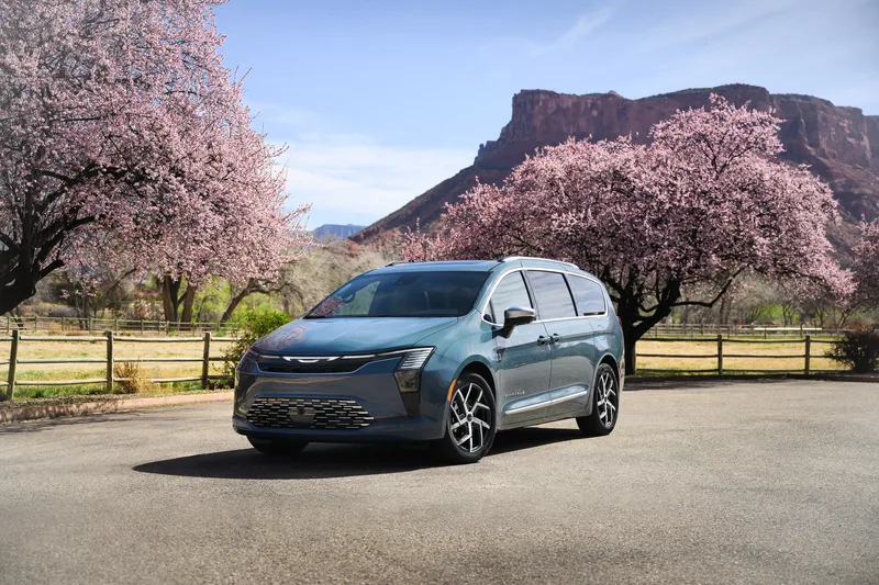 2027 Chrylser Pacifica-20.webp