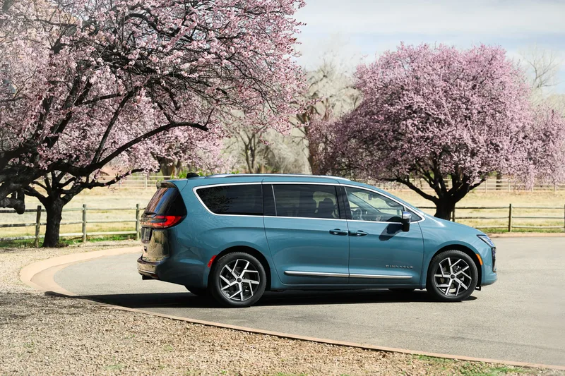 2027 Chrylser Pacifica-22.webp