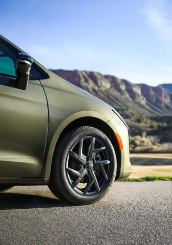 2027 Chrylser Pacifica-29.webp