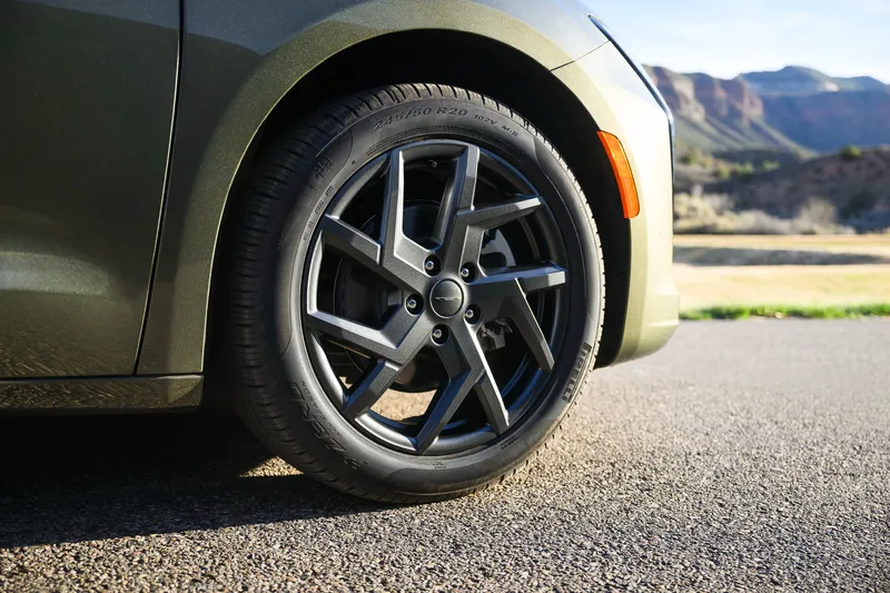 2027 Chrylser Pacifica-30.webp