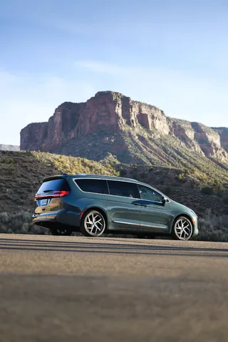 2027 Chrylser Pacifica-32.webp