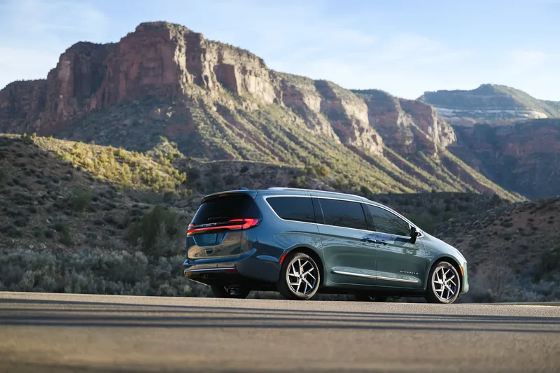 2027 Chrylser Pacifica-33.webp