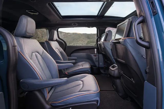 2027 Chrylser Pacifica-37.webp