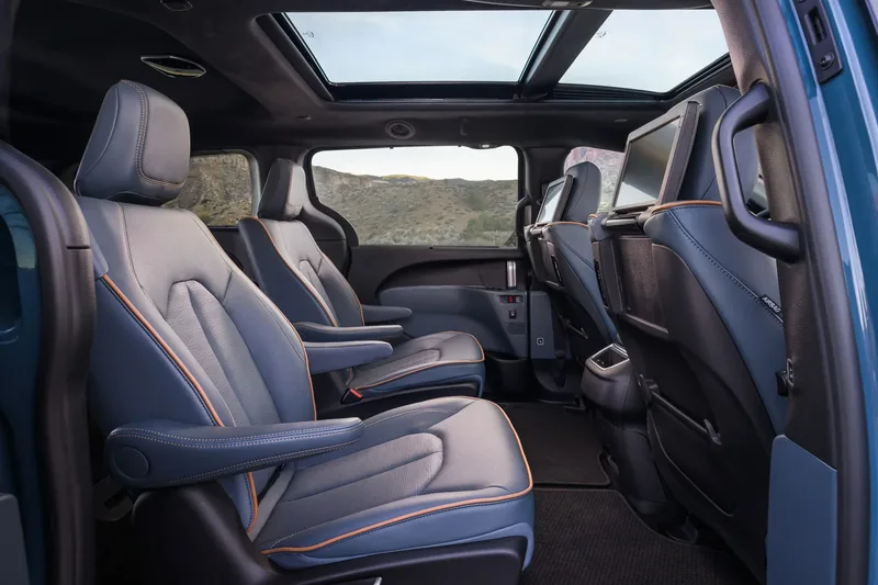 2027 Chrylser Pacifica-37.webp