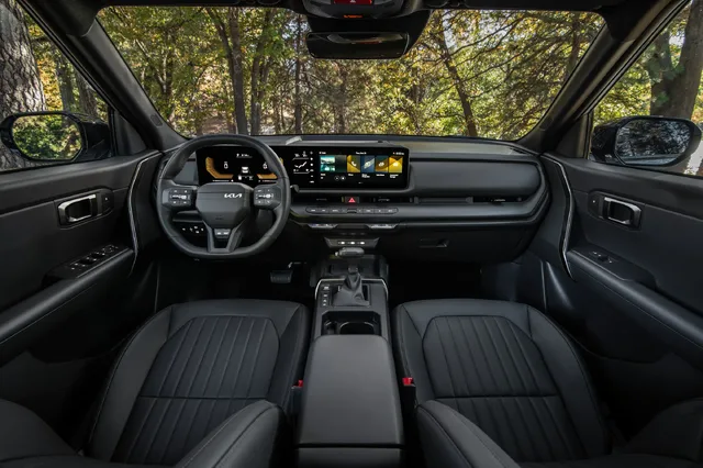 2027 Kia Seltos Black Interior with Dual Curved Displays
